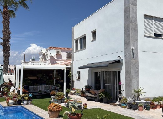 Villa / House - Revente - Torrevieja - La Siesta - El Salado -  Torreta
