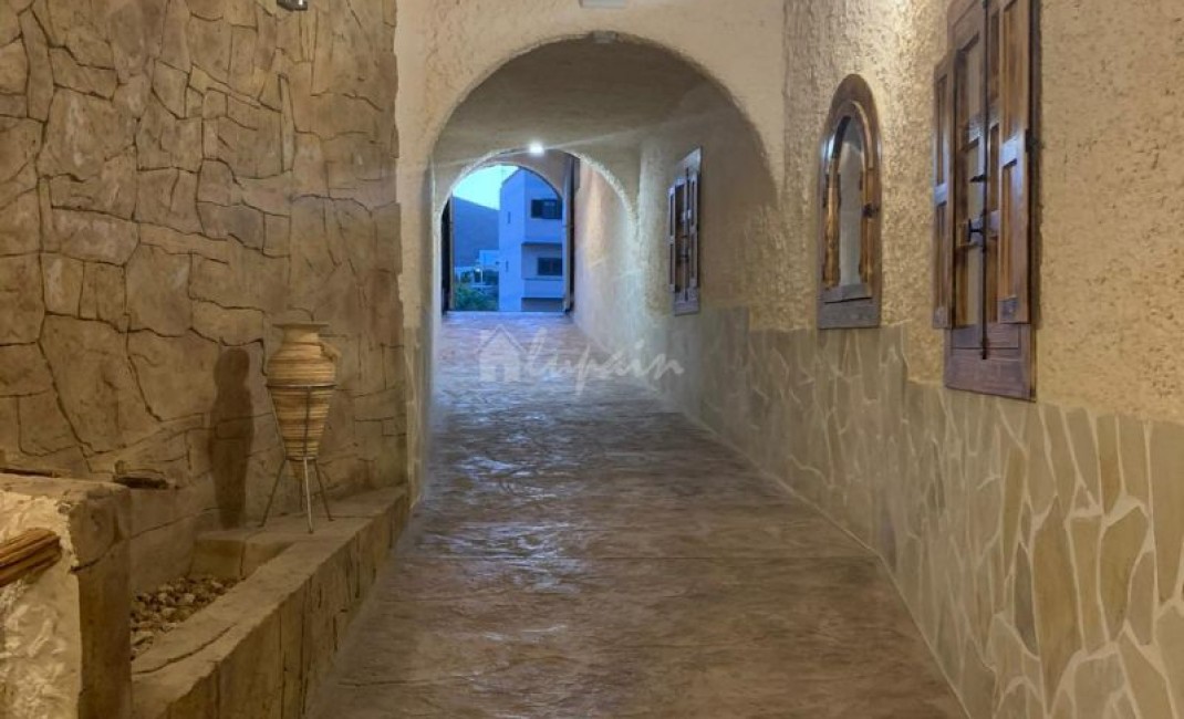 Sale - Villa - El Roque