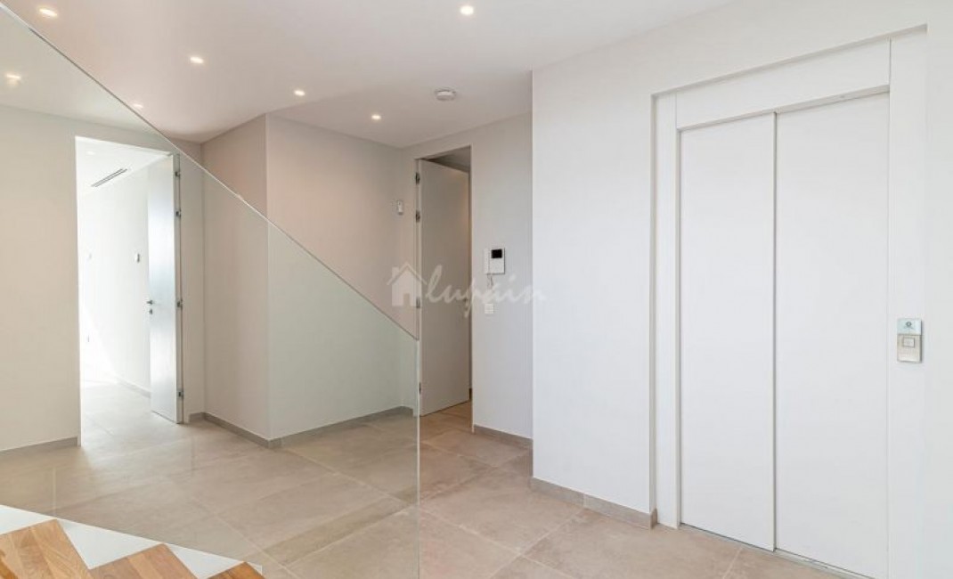 Revente - Villa - Callao Salvaje