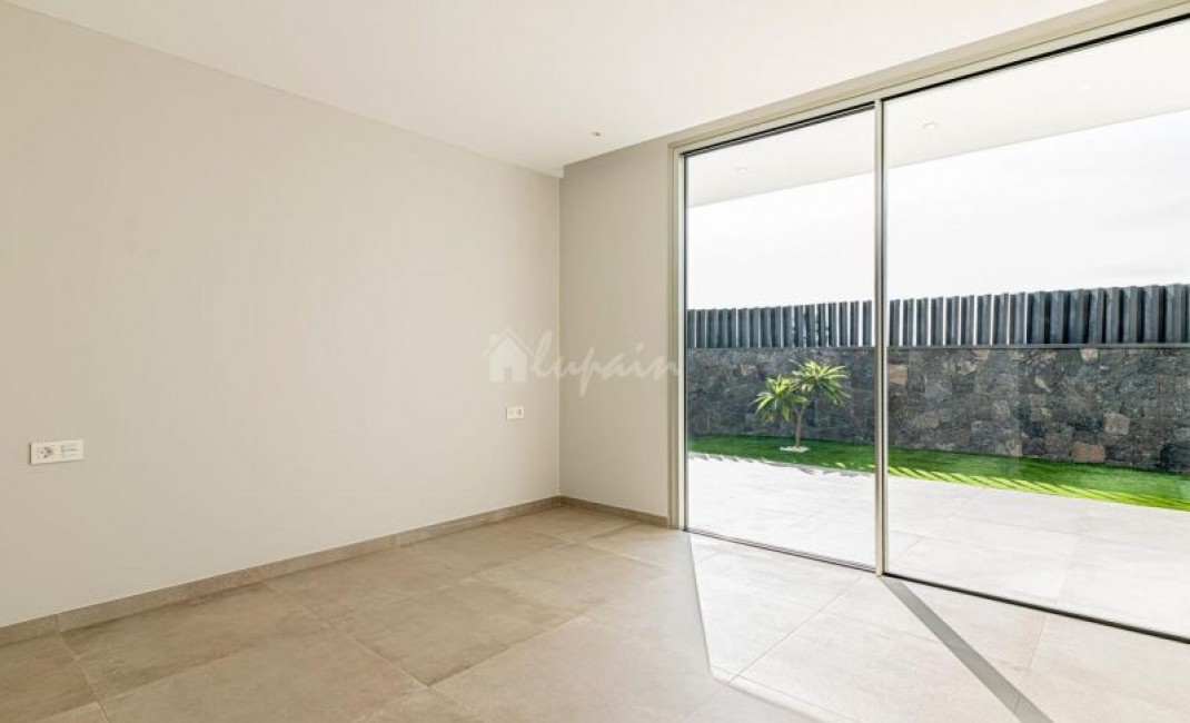 Revente - Villa - Callao Salvaje