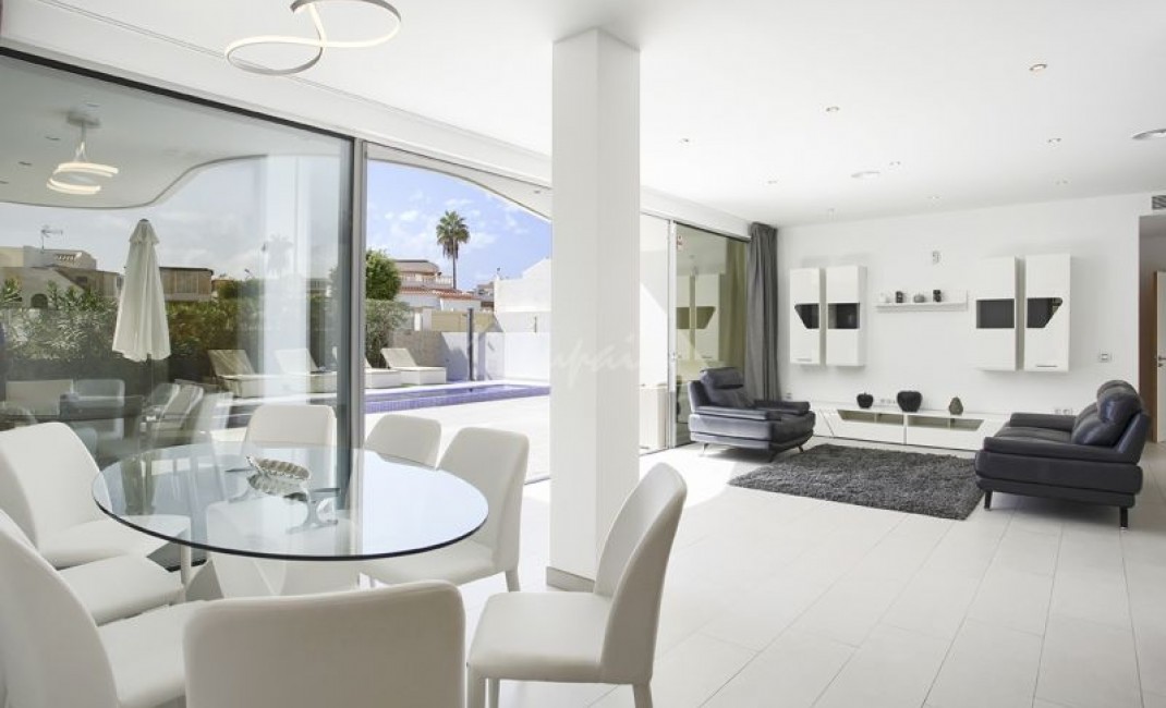 Sale - Villa - La Caleta