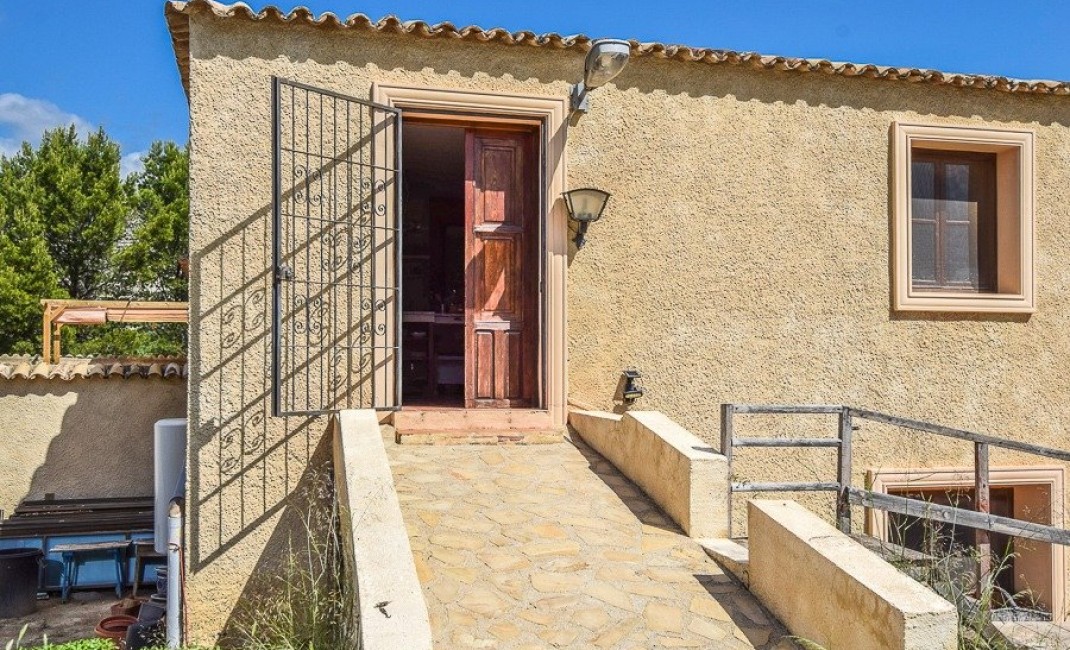 Sale - Plot - Relleu