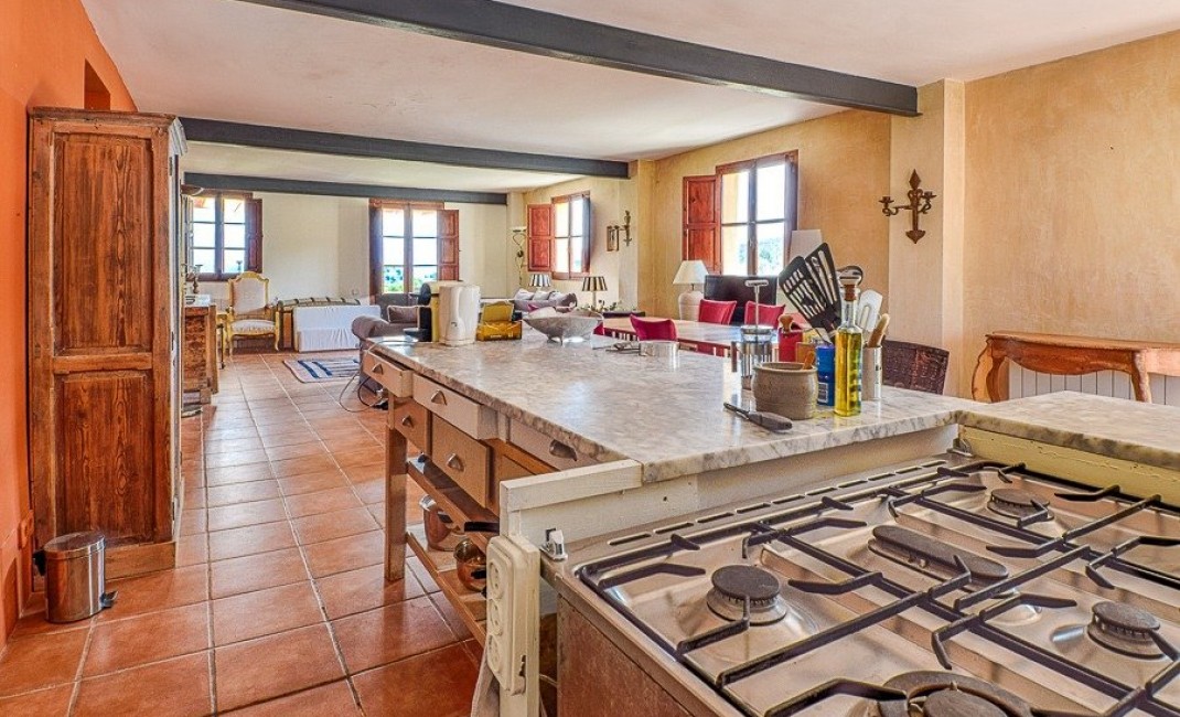 Sale - Plot - Relleu