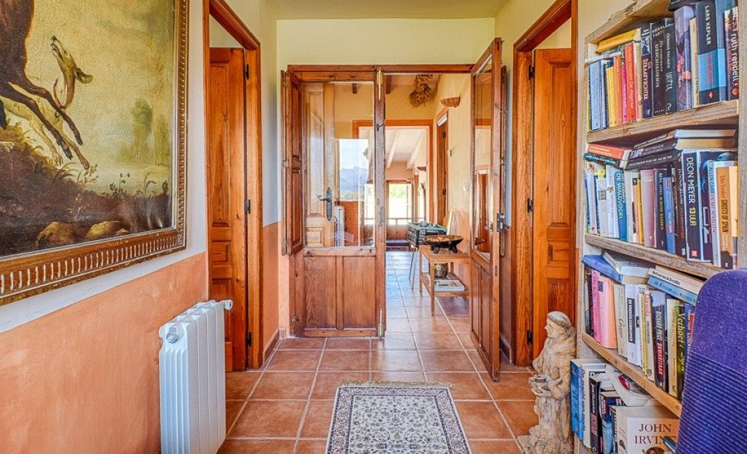 Sale - Plot - Relleu