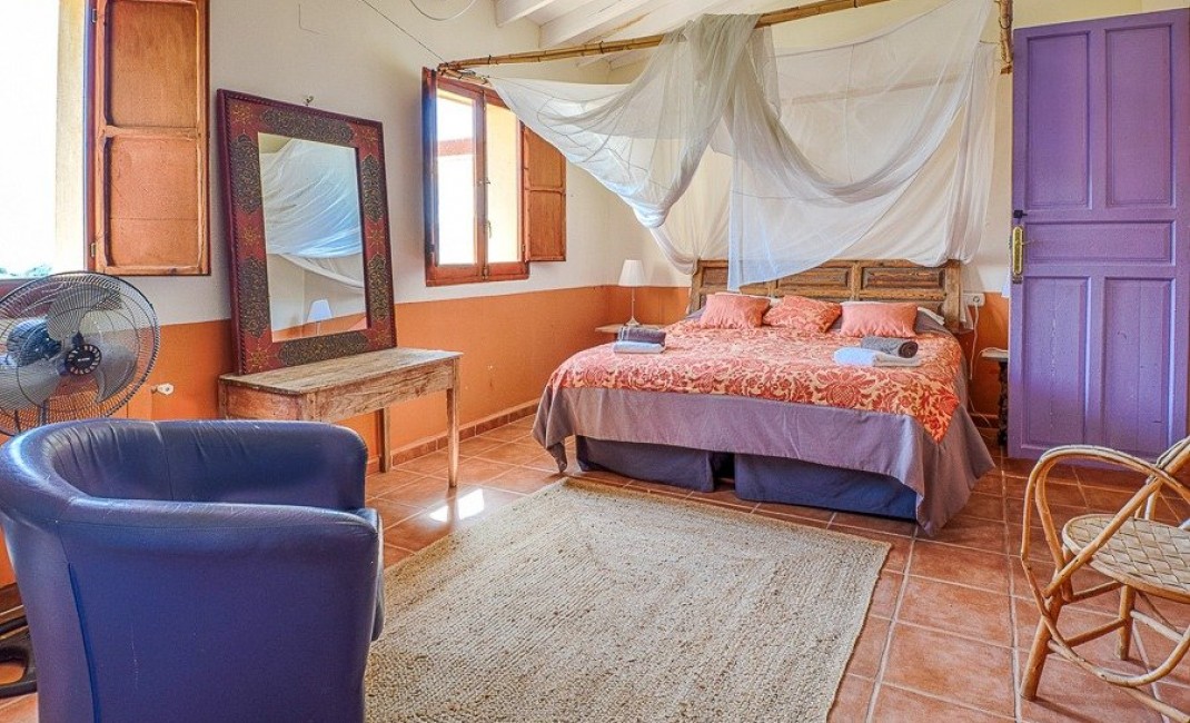 Sale - Plot - Relleu