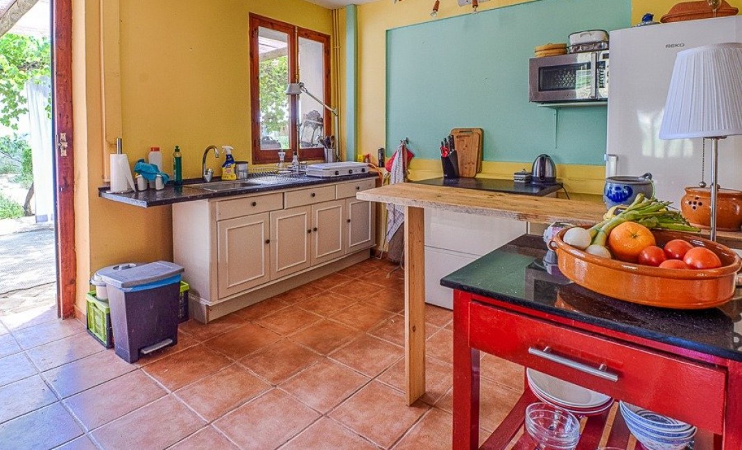 Sale - Plot - Relleu