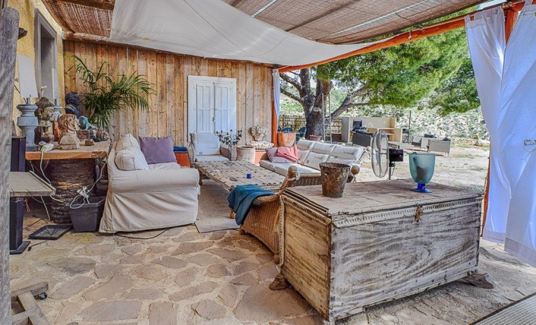 Sale - Plot - Relleu