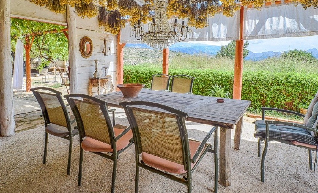 Sale - Plot - Relleu