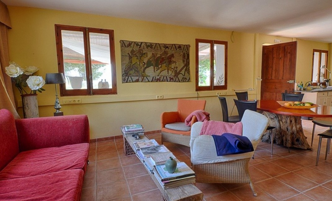 Sale - Plot - Relleu