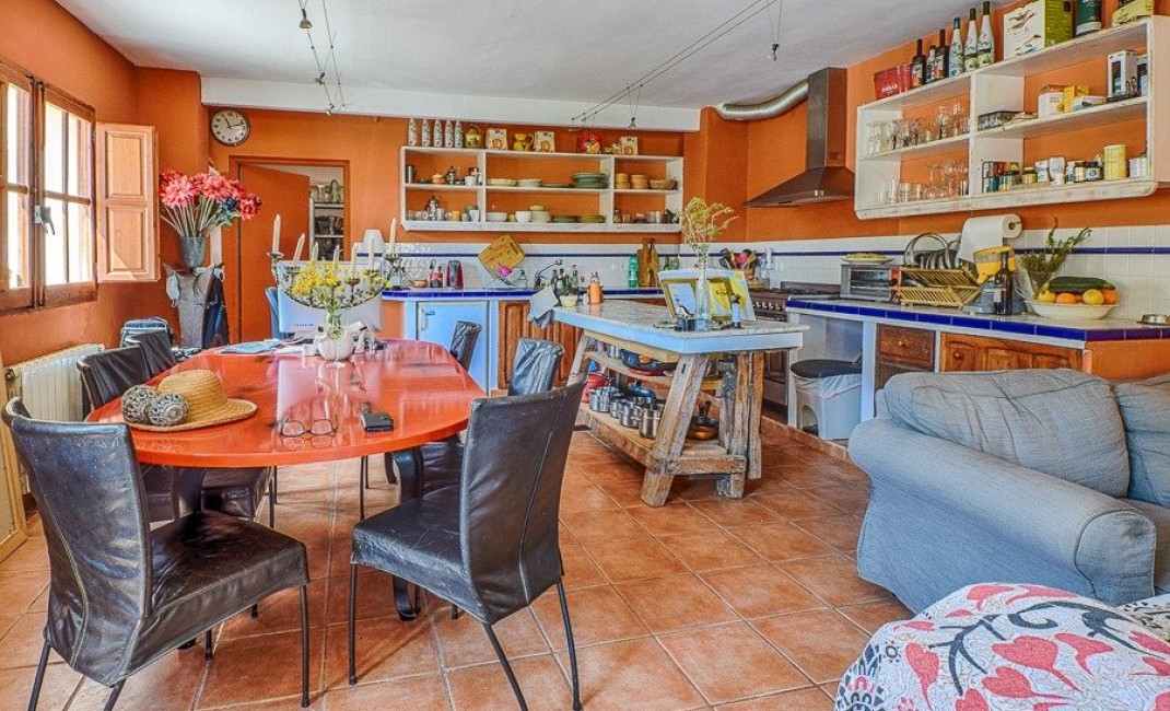 Sale - Plot - Relleu