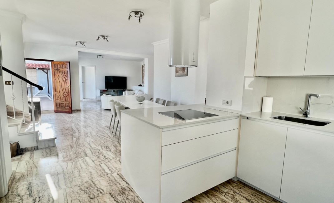 Revente - house - La Caleta