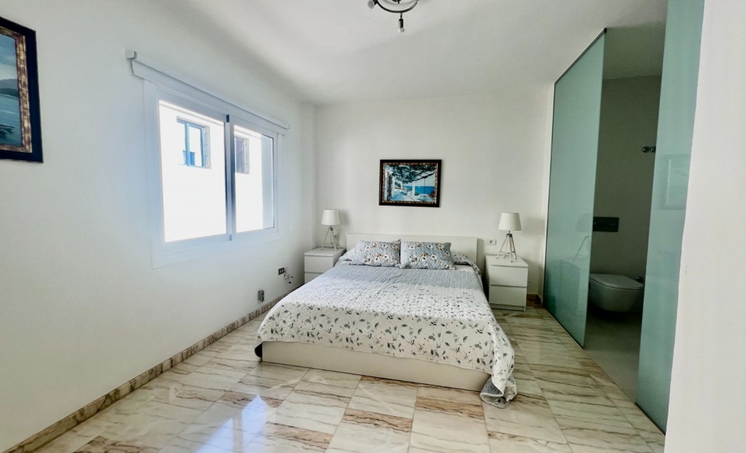 Revente - house - La Caleta