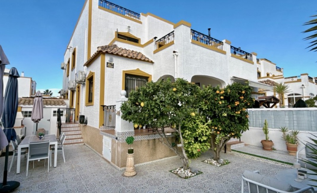 Sale - house - Orihuela - Desamparados - Hurchillo - Torremendo