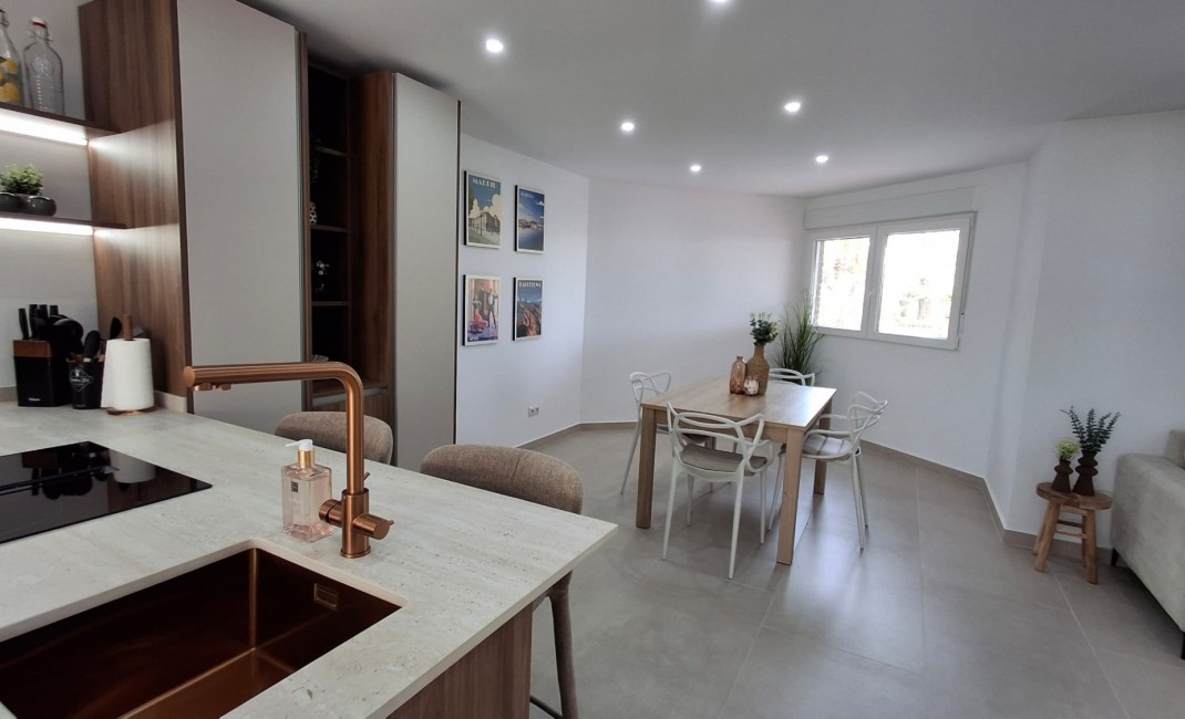 Sale - Apartament / Duplex - Torrevieja - Playa Acequion