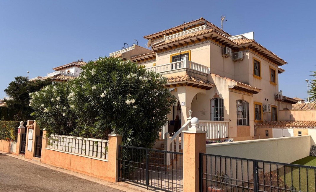 Sale - Semi-detached house - Lomas de Cabo Roig