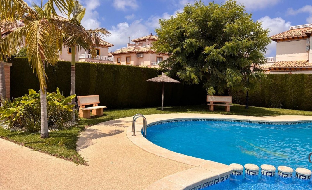 Sale - Semi-detached house - Lomas de Cabo Roig