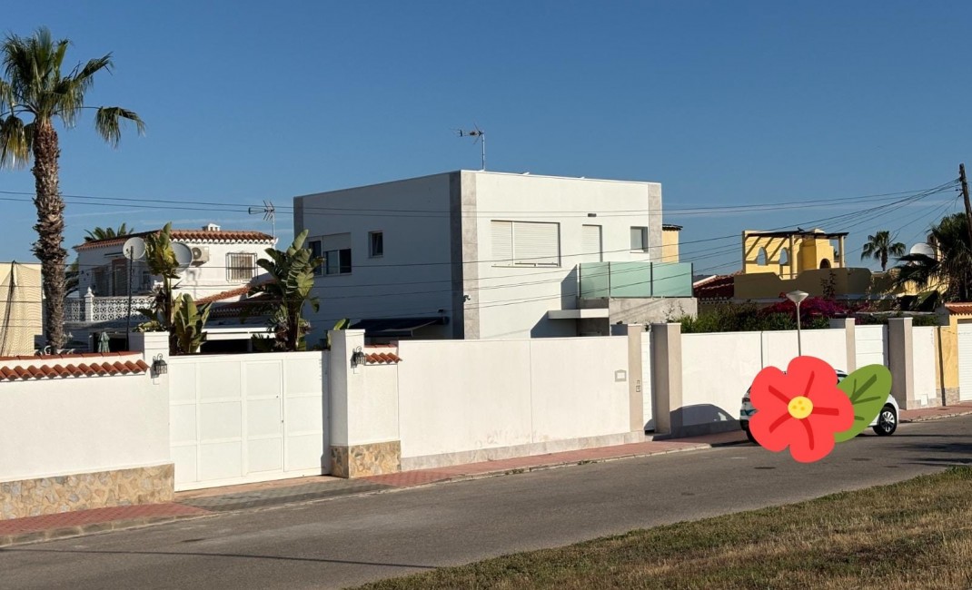 Revente - Villa / House - Torrevieja - La Siesta - El Salado -  Torreta