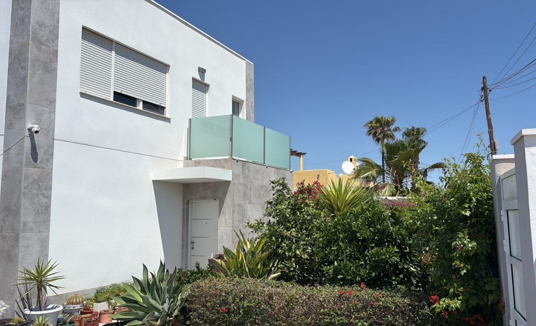 Revente - Villa / House - Torrevieja - La Siesta - El Salado -  Torreta