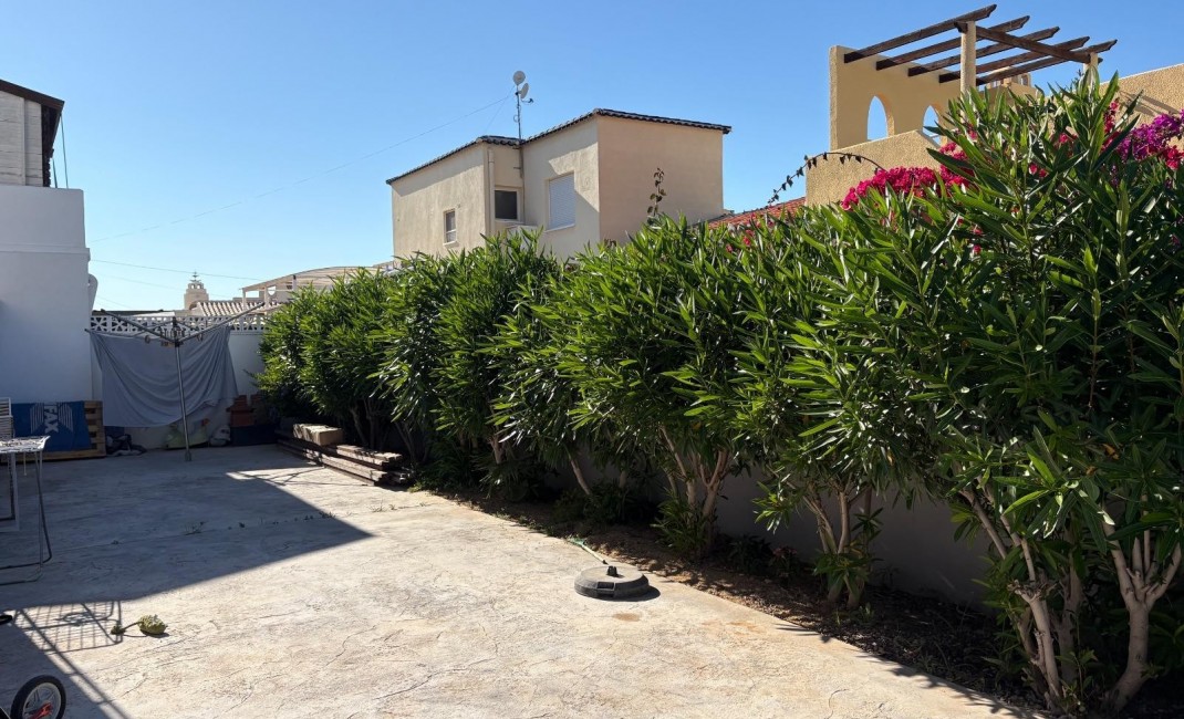 Revente - Villa / House - Torrevieja - La Siesta - El Salado -  Torreta